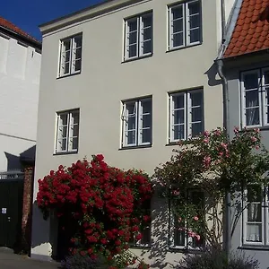 gastehaus-am-krahenteich.hamburg-hotels-de.com/